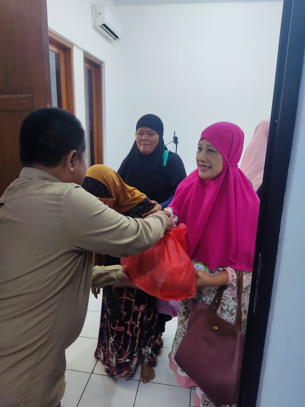 Pembagian Sembako Pengajian Kaum Ibu