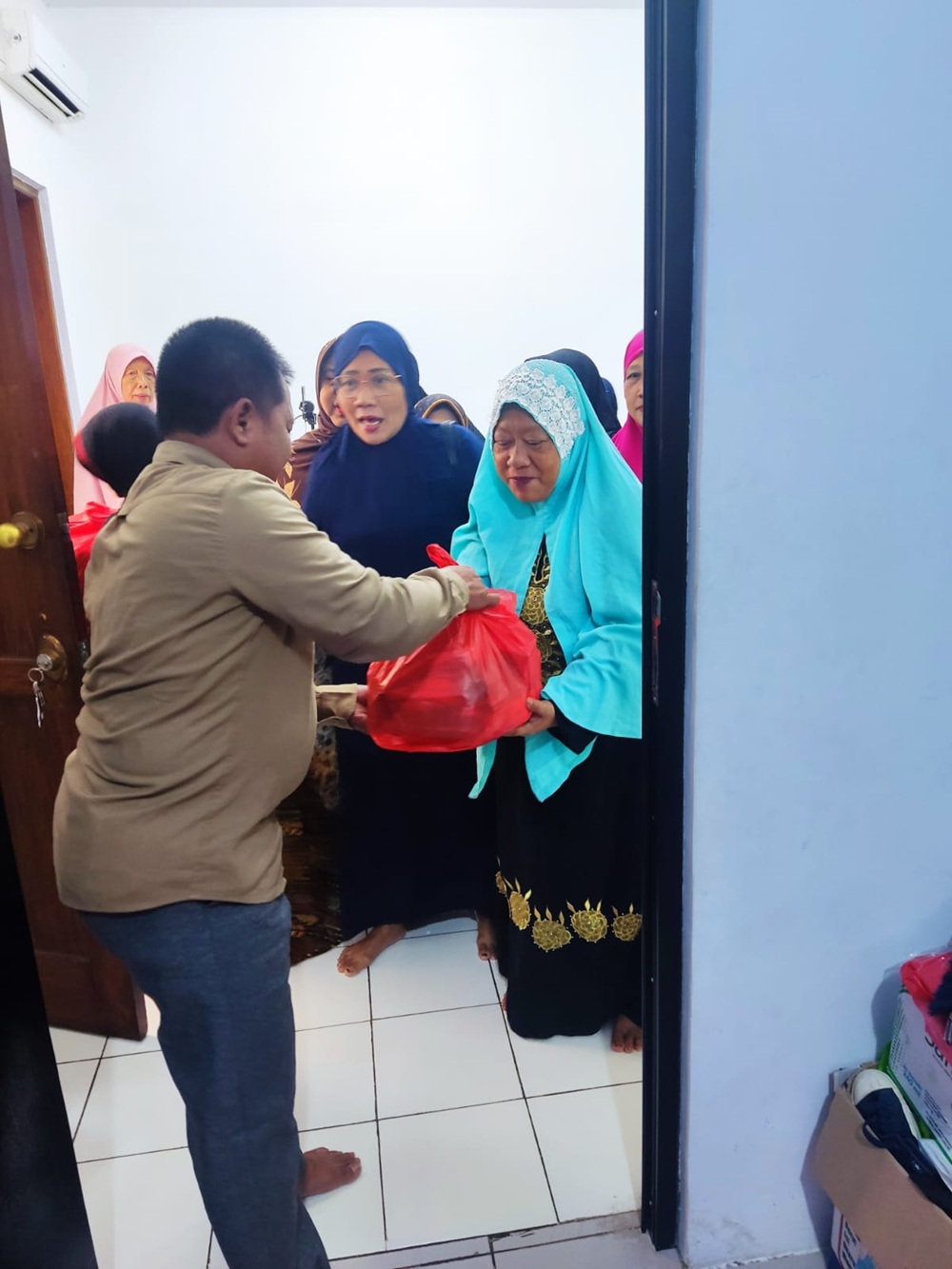 Pembagian Sembako Pengajian Kaum Ibu