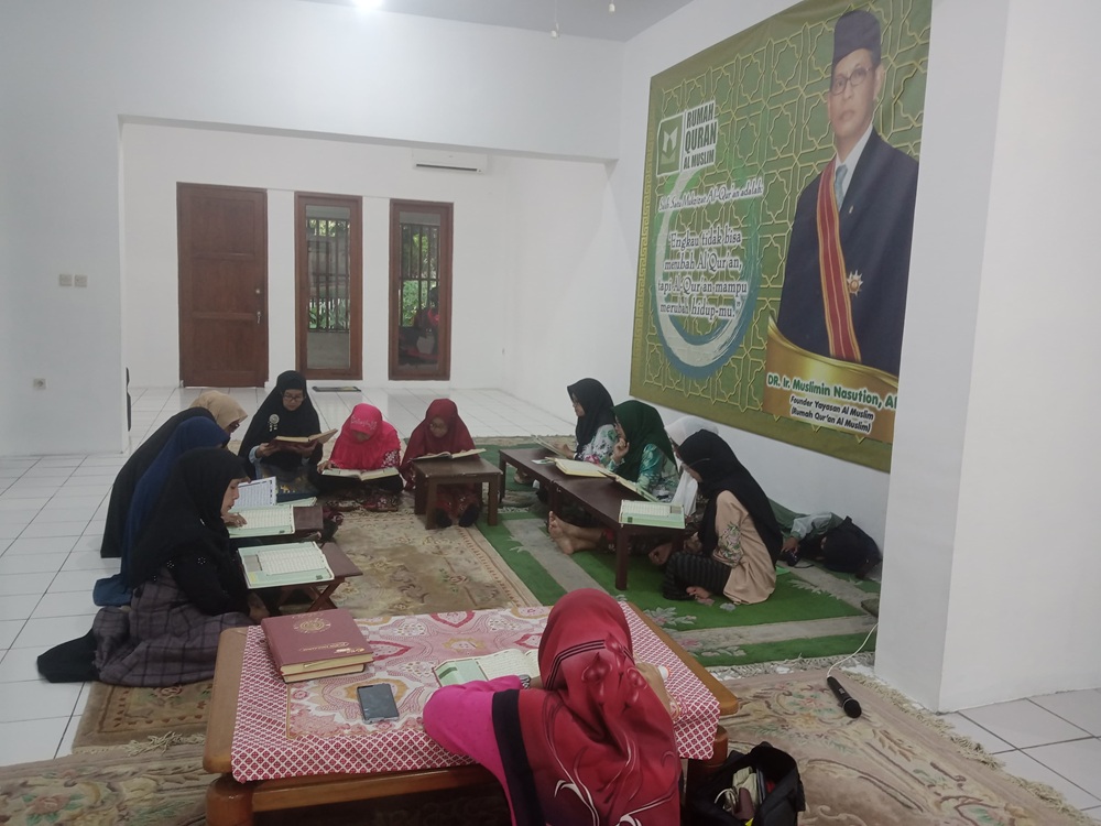 Tadarusan Majelis Taklim Kaum Ibu Rumah Quran Al Muslim Hari Kamis